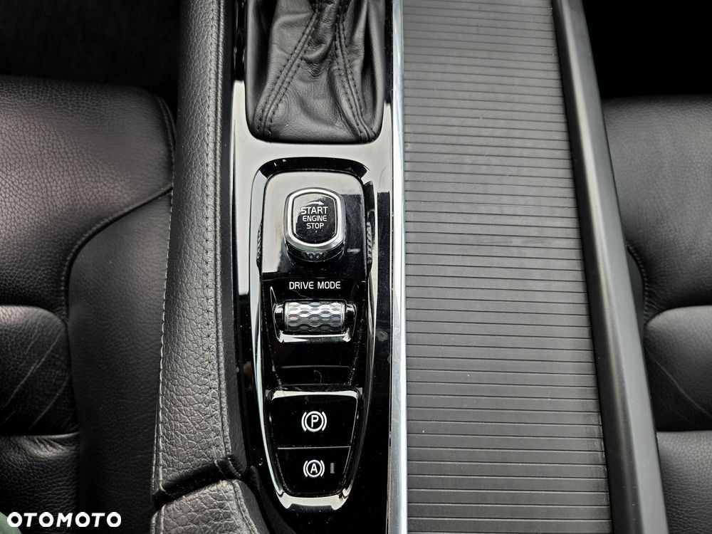 Volvo V90 D4 SCR Momentum - 19