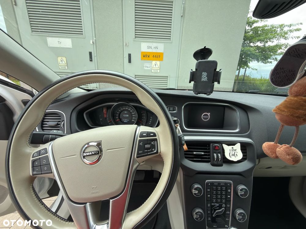 Volvo V40 T3 Drive-E Momentum - 9