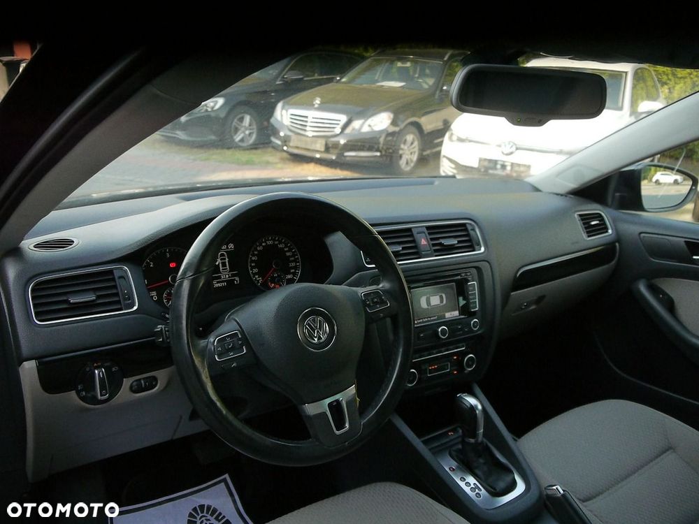 Volkswagen Jetta 1.6 TDI DSG Comfortline - 26