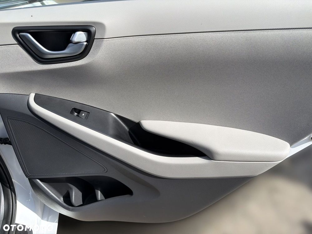 Hyundai IONIQ Hybrid Premium - 36