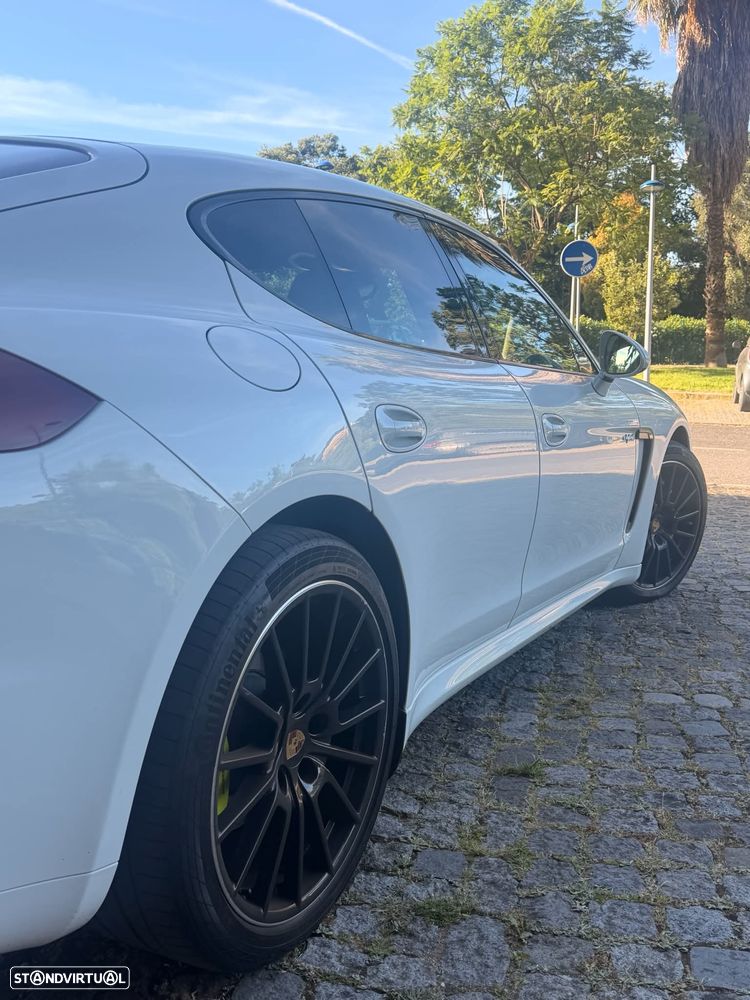 Porsche Panamera - 4