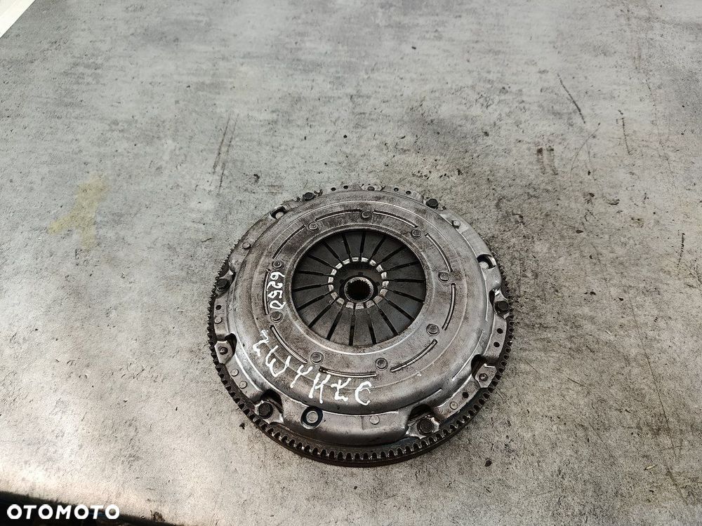 KOŁO DWUMASOWE KOMPLETNE VW JETTA V 0375689  VALEO 1.9 TDI - 1