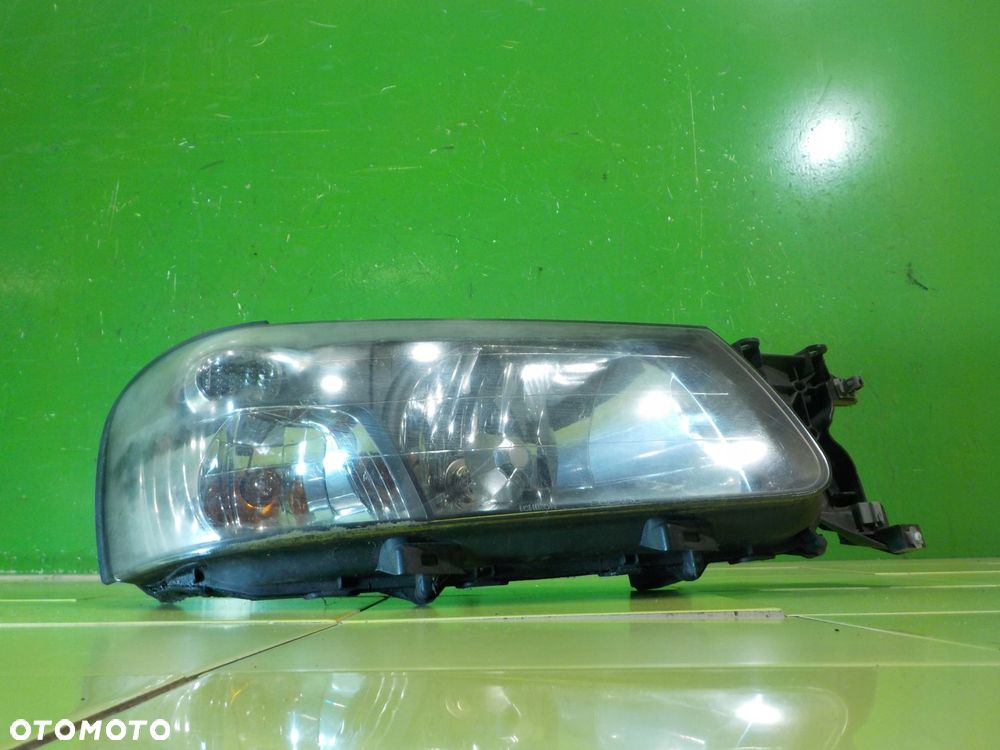 SUBARU FORESTER II 2.0 B 05r AUT 5D lampa prawa przod - 2