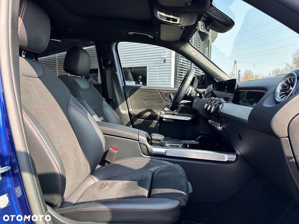 Mercedes-Benz GLB - 14