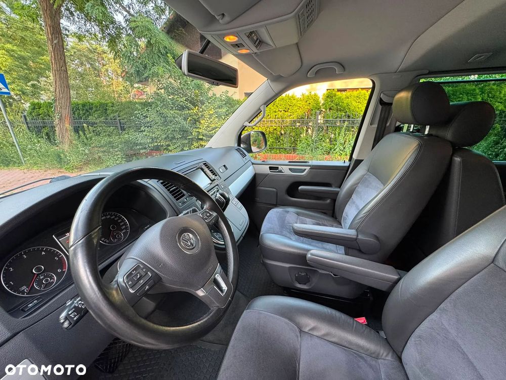 Volkswagen Multivan - 32