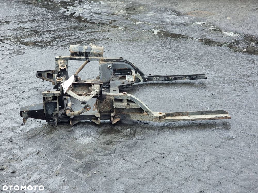 SANKI PRZEDNIE MASERATI GRANTURISMO S - 4