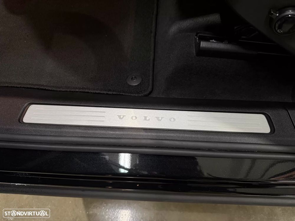 Volvo XC 60 2.0 T6 PHEV Black Edition - 35