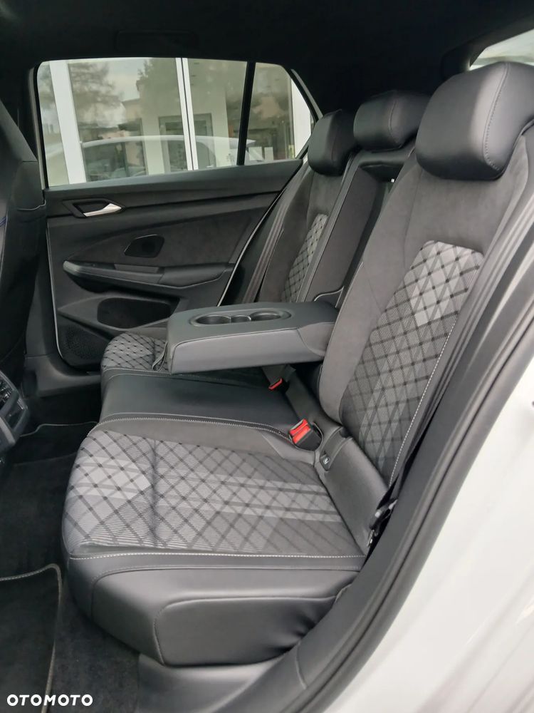 Volkswagen Golf 1.5 eTSI OPF DSG R-Line - 26