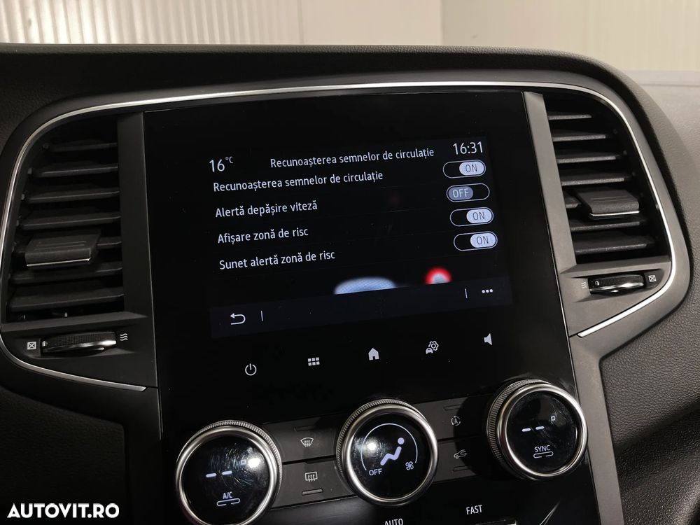 Renault Megane TCe EDC Zen - 15