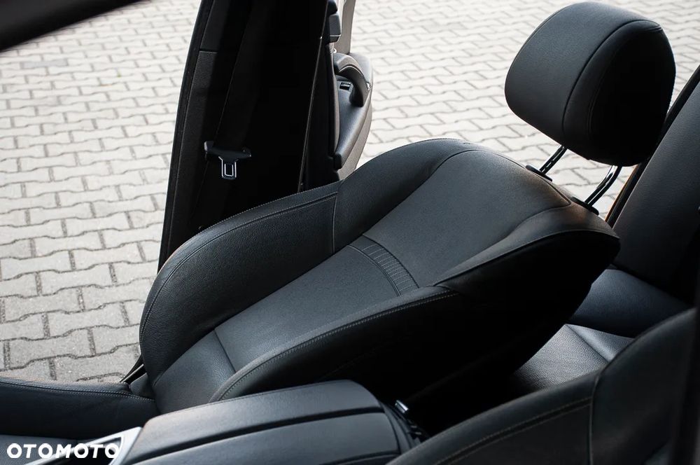 BMW Seria 5 520d Sport Line - 28