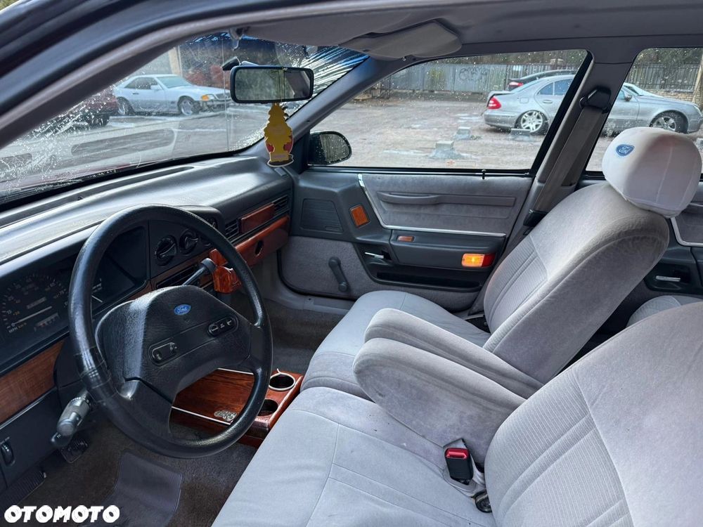 Ford Taurus - 3