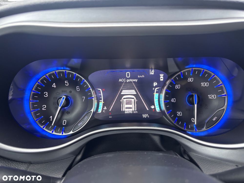 Chrysler Pacifica - 35