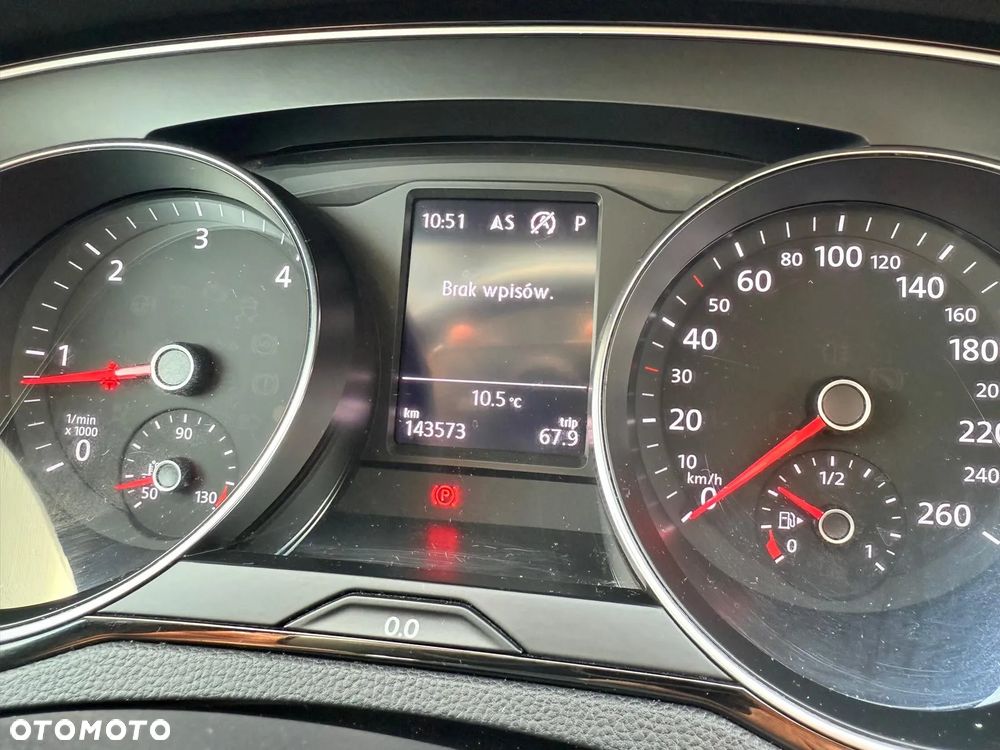 Volkswagen Passat Variant 1.6 TDI SCR DSG - 25