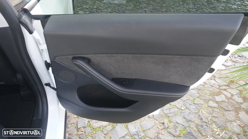 Tesla Model Y Long Range Dual Motor AWD - 23