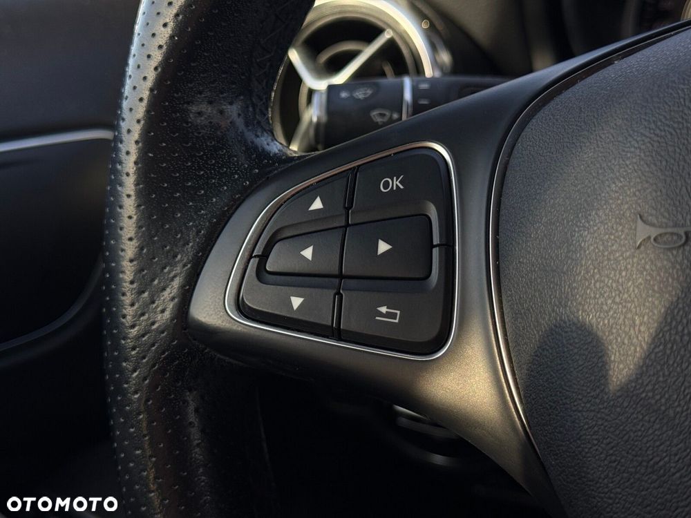 Mercedes-Benz GLA 200 7G-DCT Urban - 13