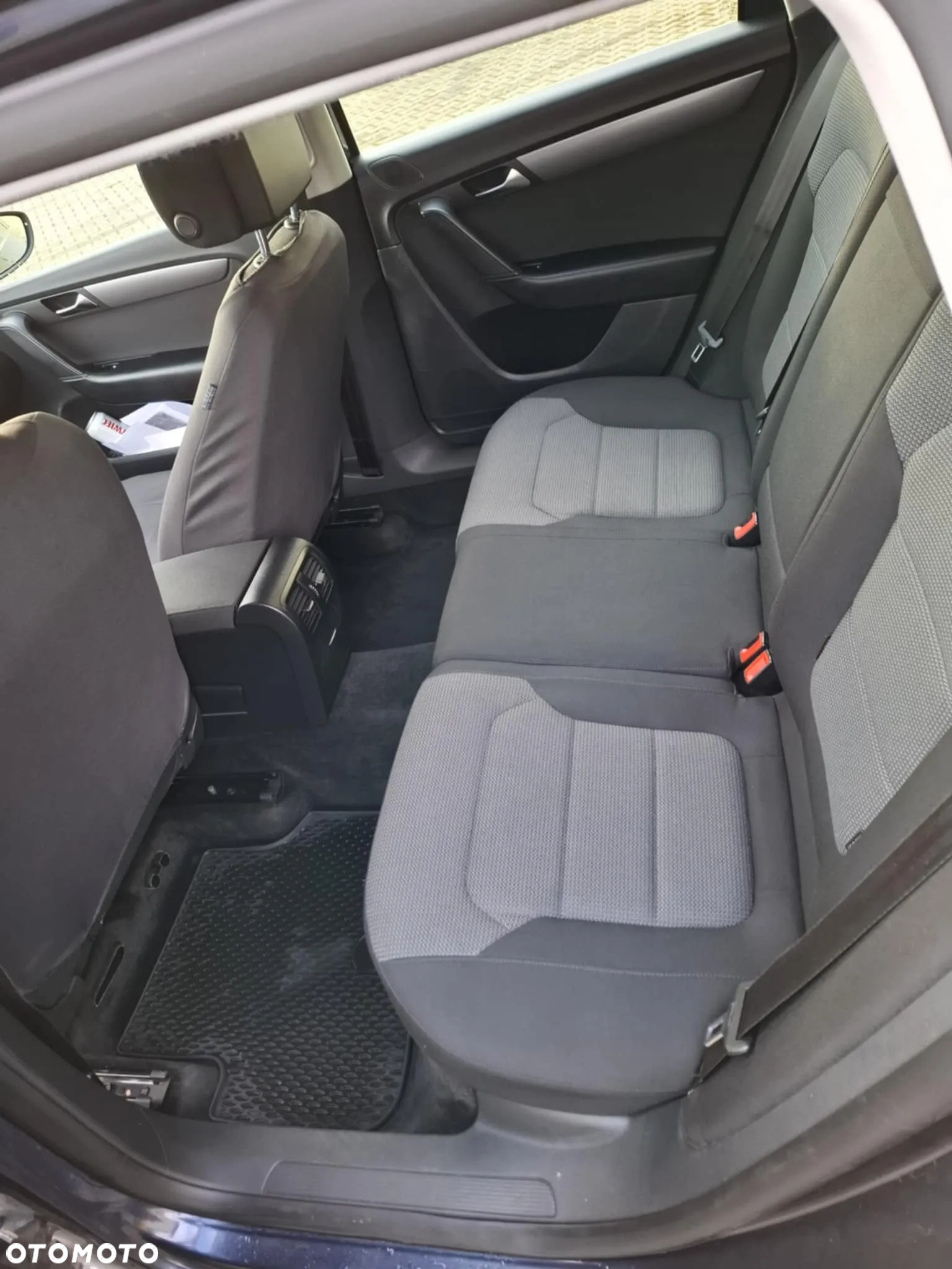 Volkswagen Passat 1.6 TDI Comfortline - 14