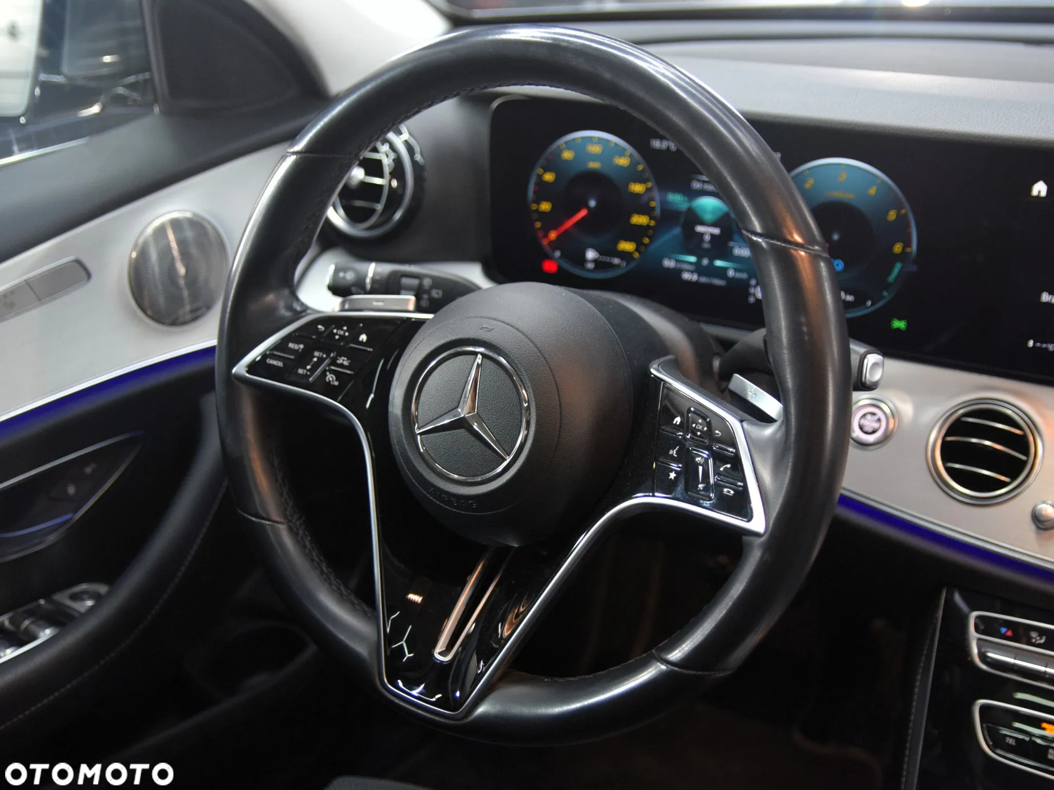 Mercedes-Benz Klasa E 300 de 4-Matic Exclusive - 29