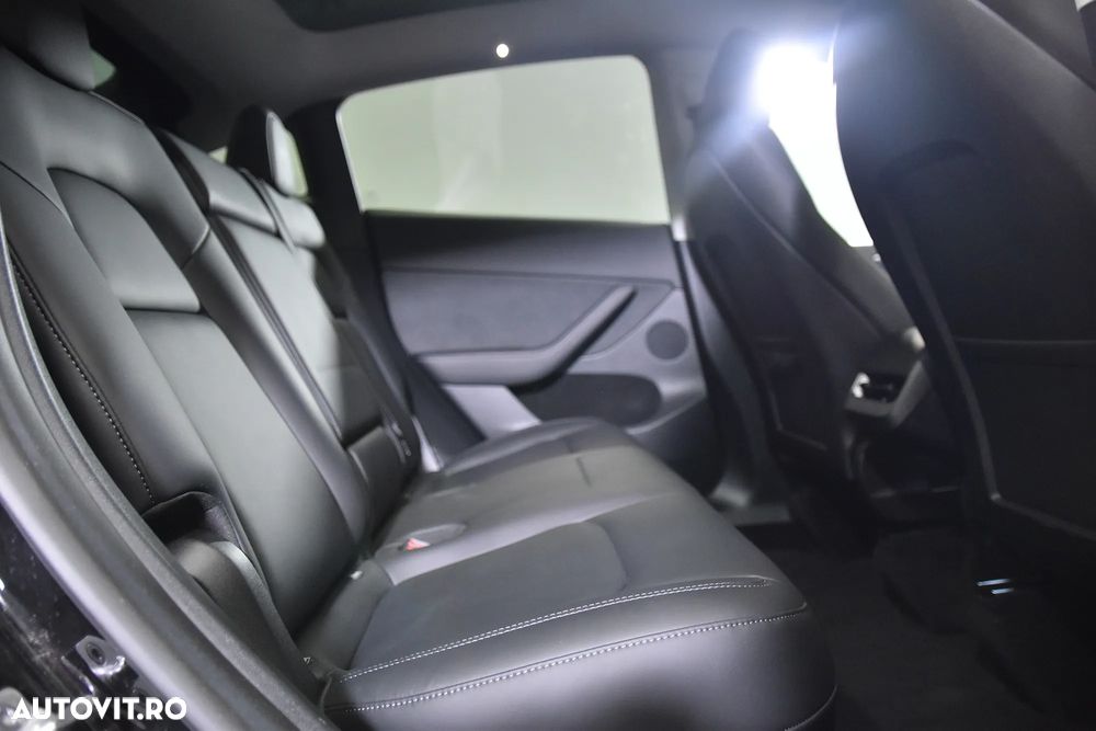 Tesla Model Y RWD - 12
