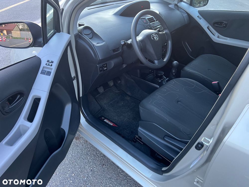 Toyota Yaris 1.0 VVT-i Sol - 33