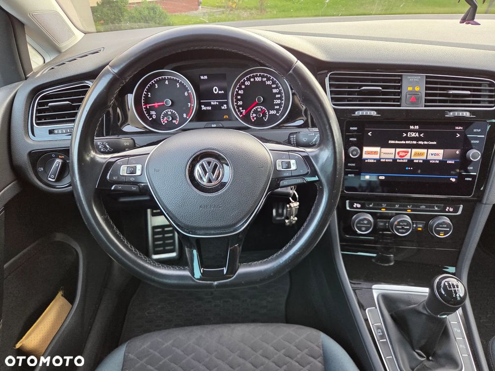 Volkswagen Golf - 2