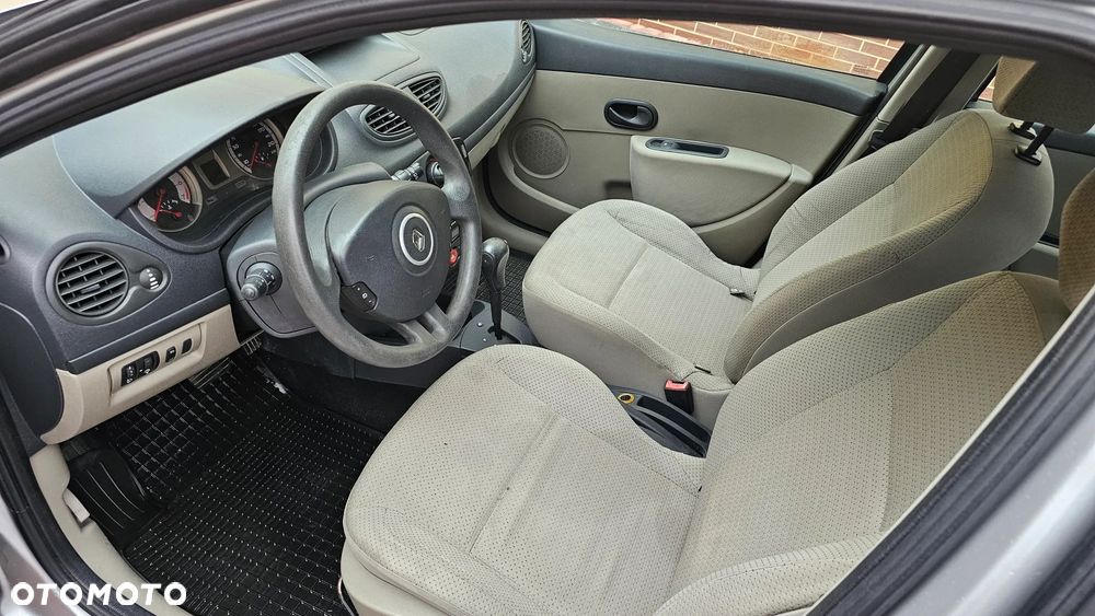 Renault Clio 1.6 Confort Privilege - 29
