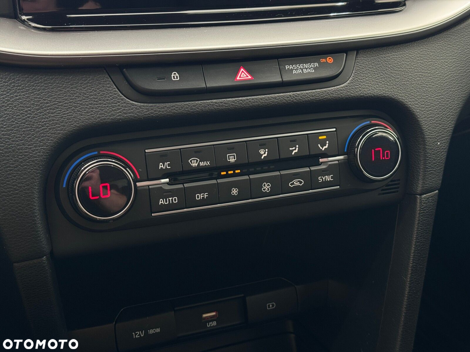 Kia Ceed - 31