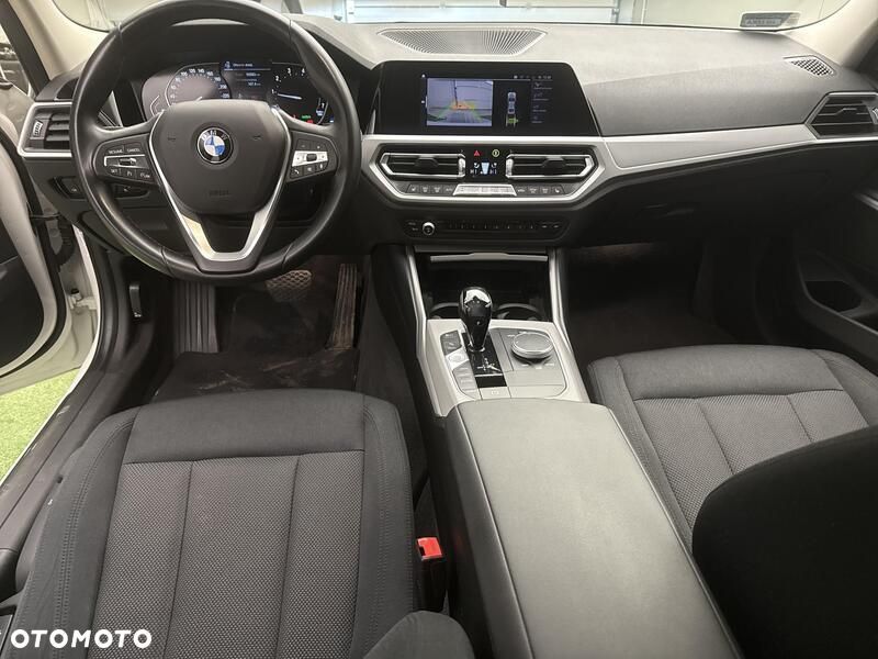 BMW Seria 3 318i - 21