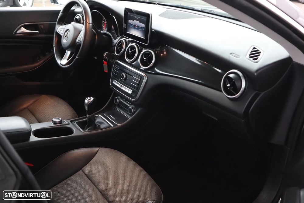 Mercedes-Benz CLA 180 d BlueEFFICIENCY Edition - 11
