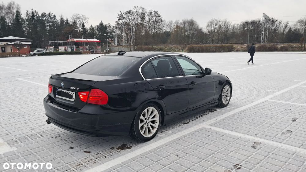 BMW Seria 3 320d DPF Efficient Dynamics Edition - 4