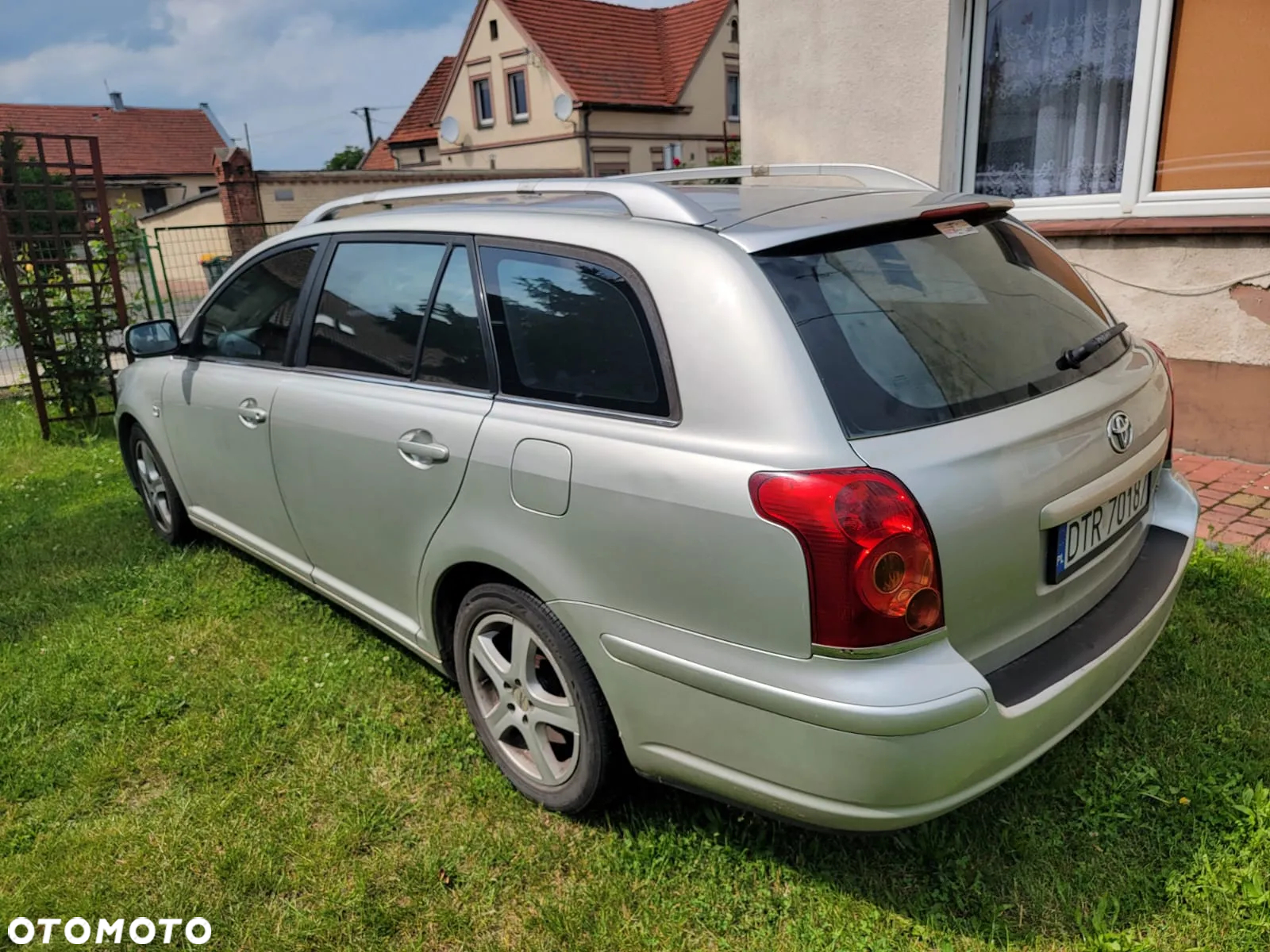 Toyota Avensis 2.0 VVT-i High - 2