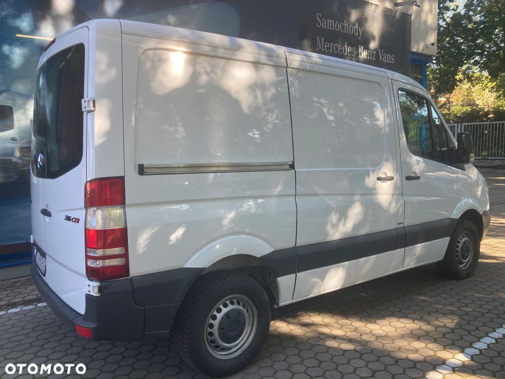 Mercedes-Benz Sprinter - 4
