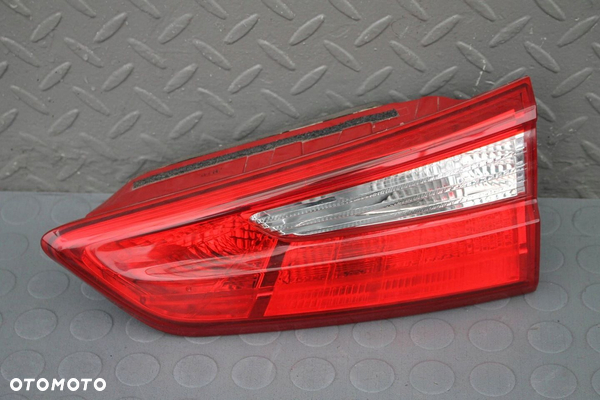 LAMPA W KLAPE PRAWY TYŁ PRAWA TYLNA KIA OPTIMA IV KOMBI 15-20