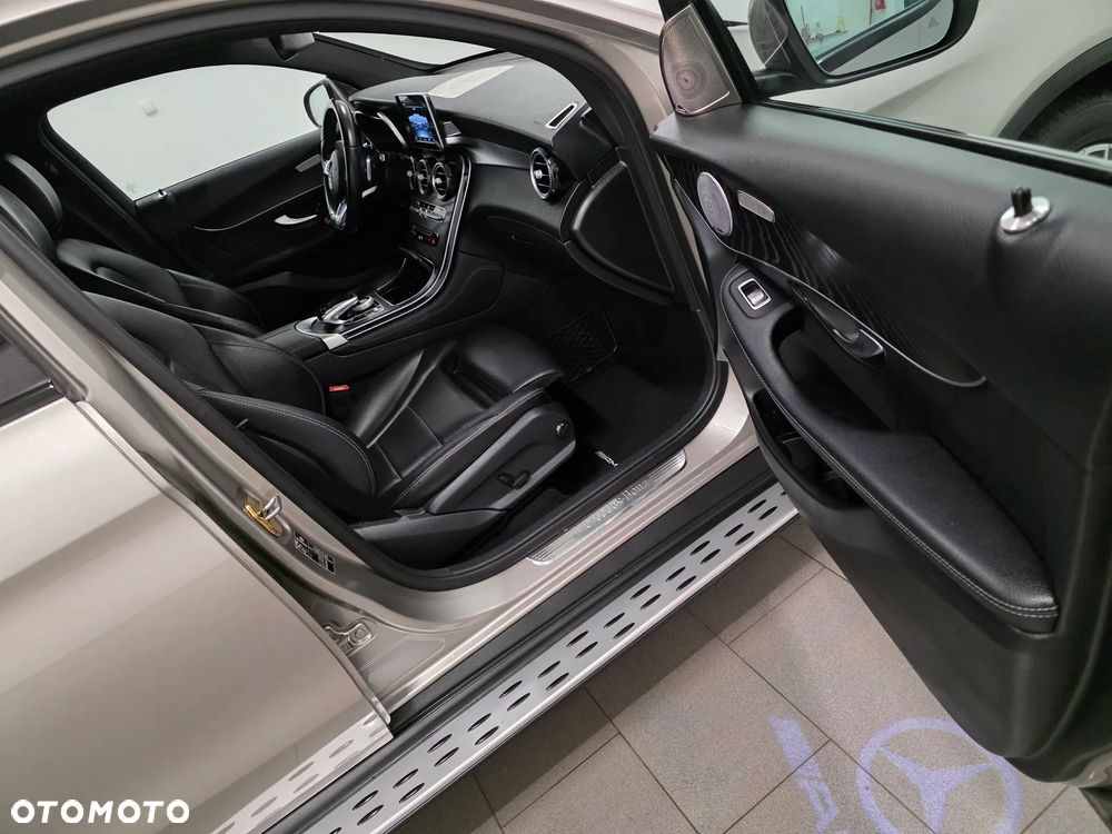 Mercedes-Benz GLC 250 4Matic 9G-TRONIC AMG Line - 30