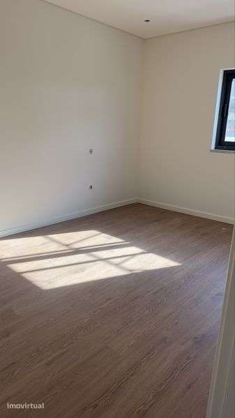 Apartamento r/c T2 novo - Grande imagem: 3/6