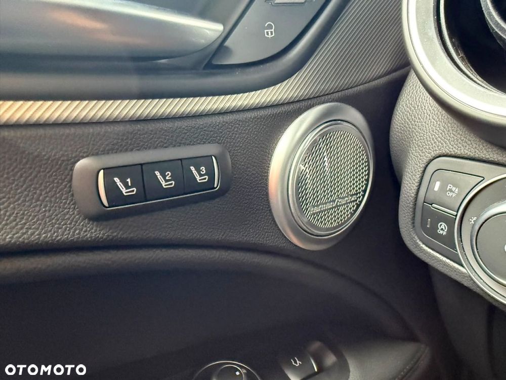 Alfa Romeo Stelvio - 13