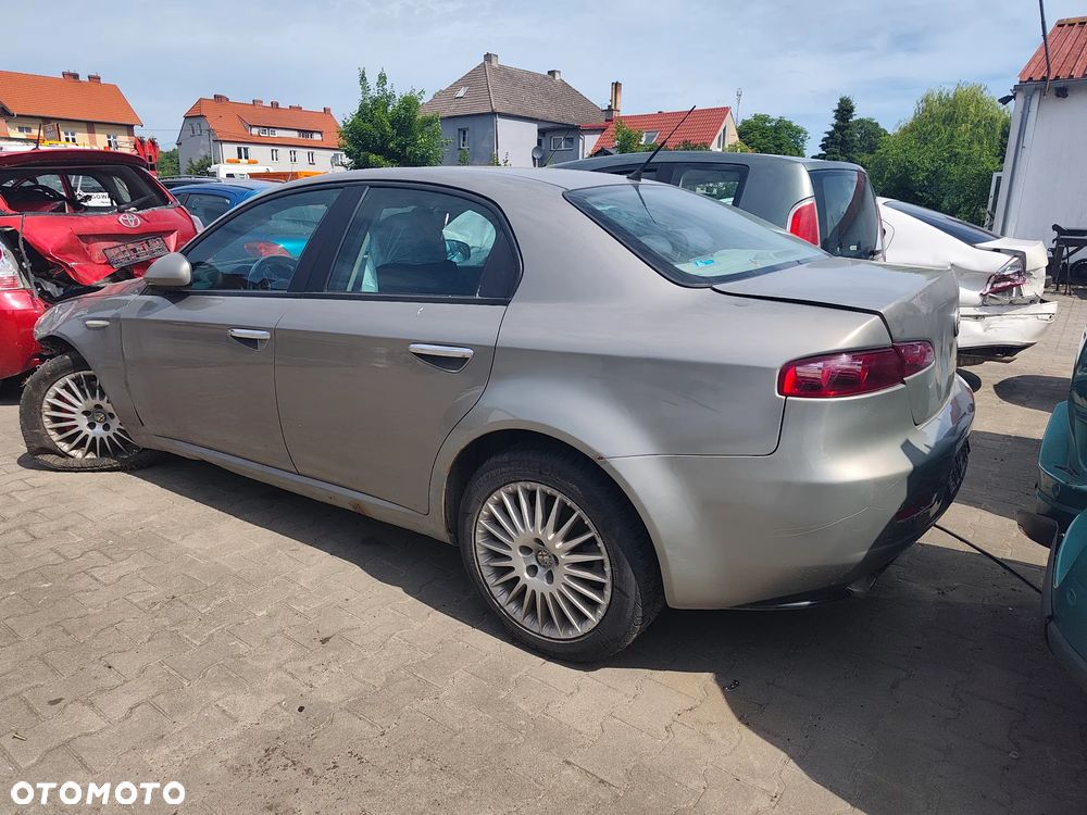 Alfa Romeo 159 2,4  JTDM  diesel na części drzwi szyba klapa lusterko silnik skrzynia fotel itp - 8