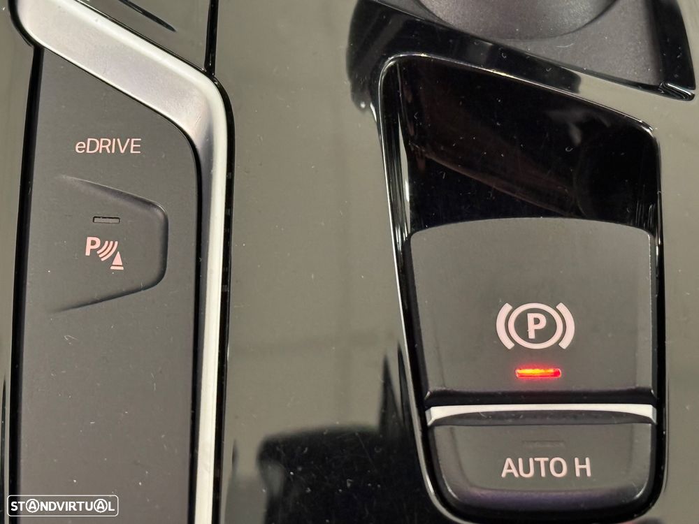 BMW 530 e Pack Desportivo M - 37