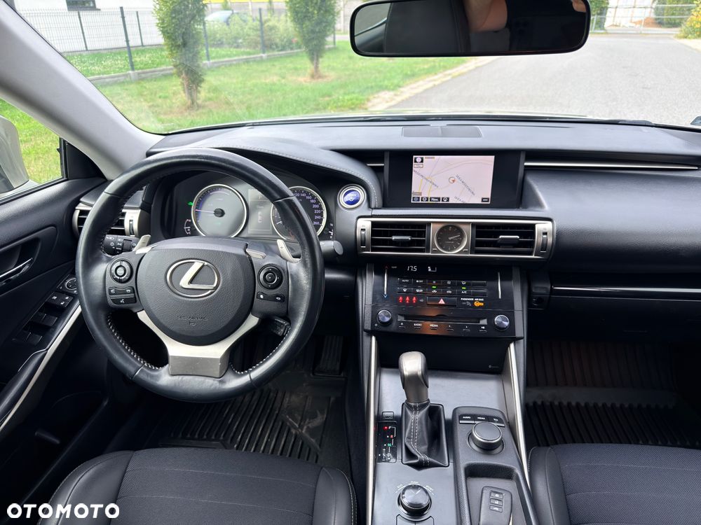 Lexus IS 300h F Sport - 25