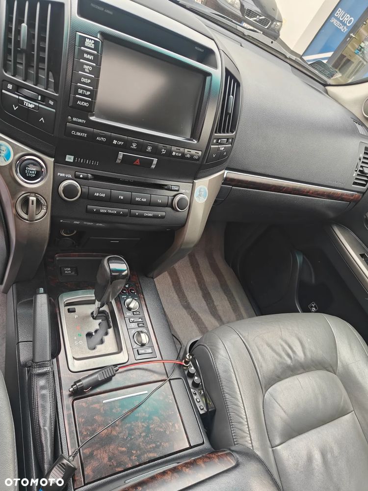 Toyota Land Cruiser - 11