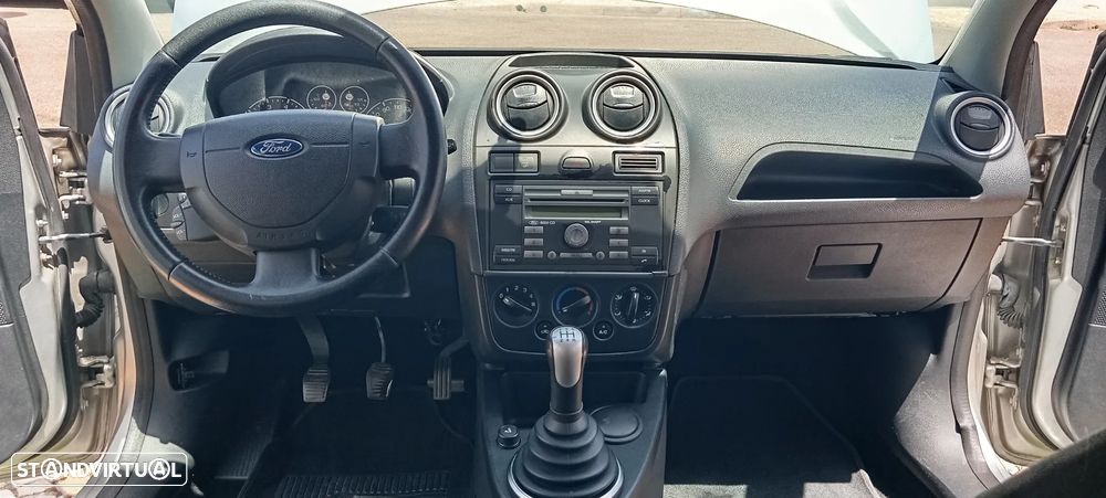 Ford Fiesta 1.25 Ghia - 18