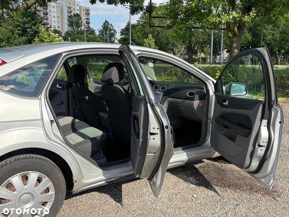 Ford Focus 1.6 16V Ambiente - 6