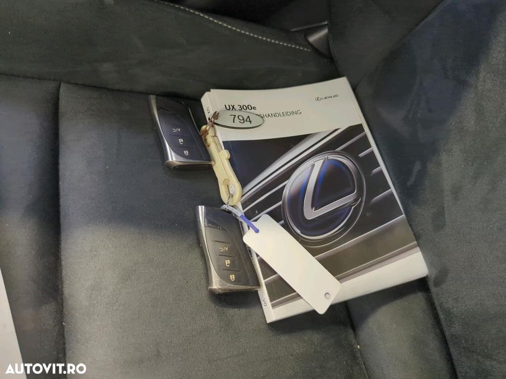 Lexus UX 300e Business - 25