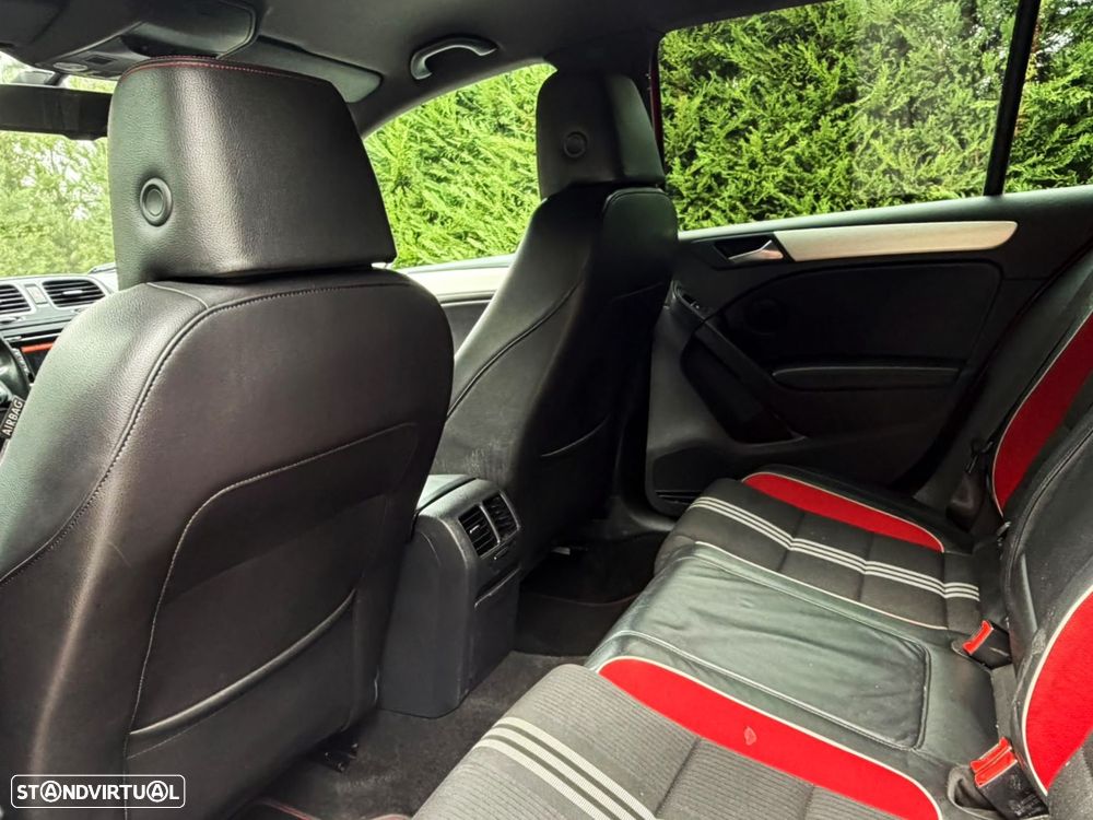 VW Golf 2.0 GTI adidas - 21
