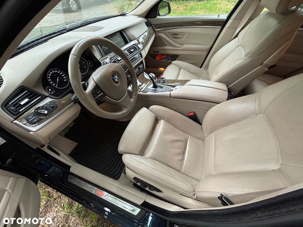 BMW Seria 5 530d xDrive Modern Line - 9