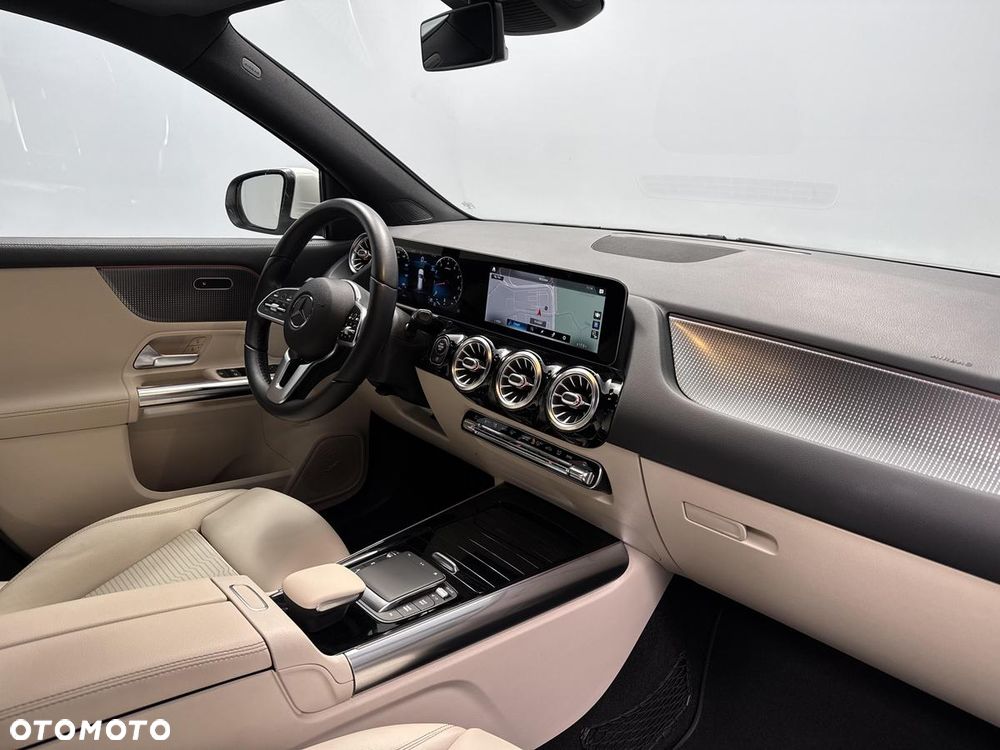 Mercedes-Benz GLA 200 Progressive - 25