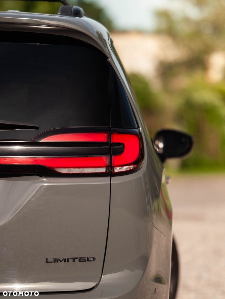 Chrysler Pacifica - 14