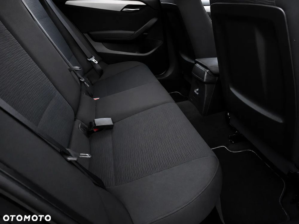 BMW X1 sDrive18d xLine - 25