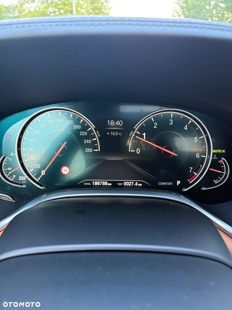 BMW Seria 7 740Li - 17