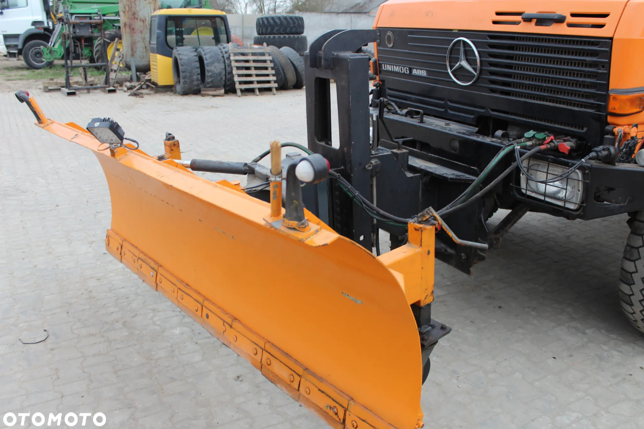 Mercedes-Benz UNIMOG U 2450 z Niemiec - 16