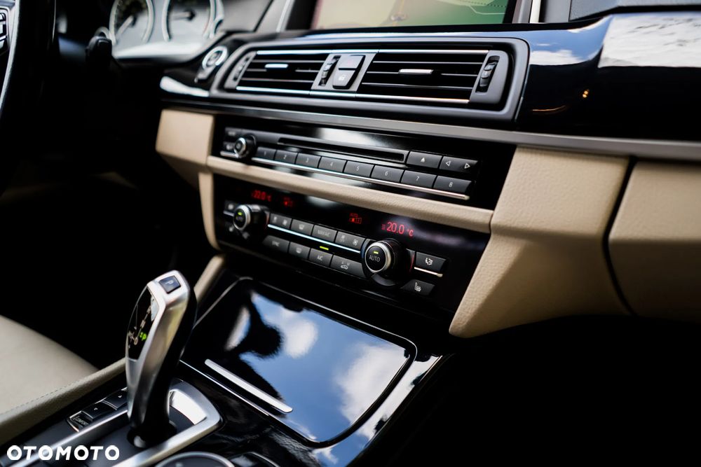 BMW Seria 5 520d xDrive Luxury Line - 35